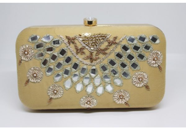 5 Important Questions to Ask Before Buying an Artisanal Handbag