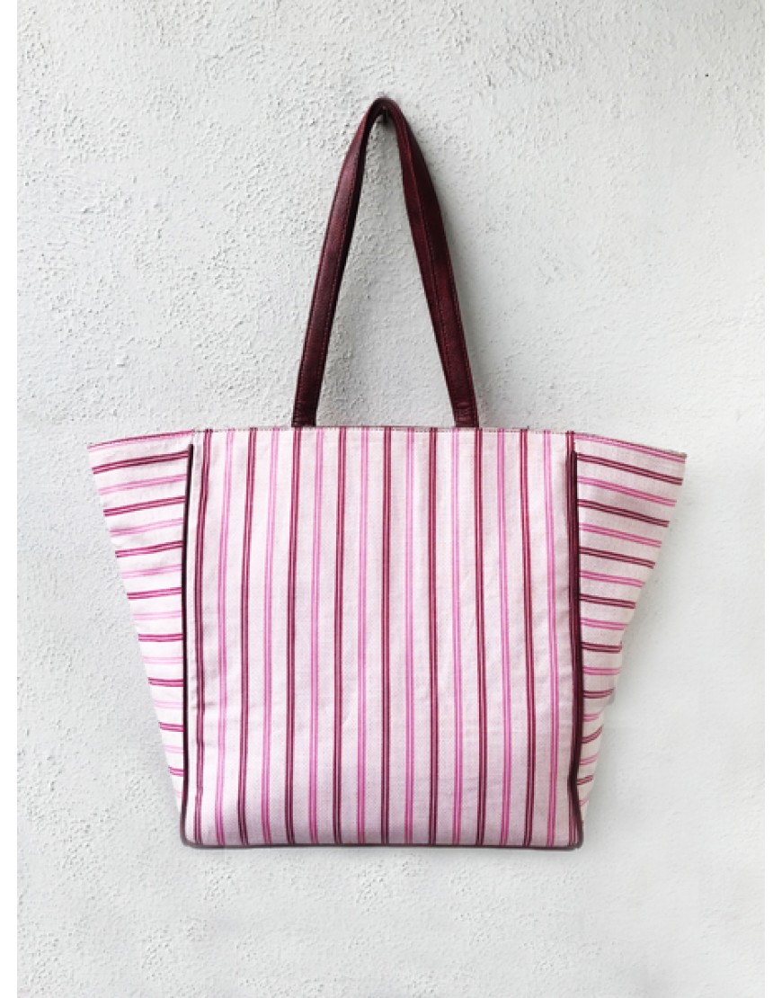 Pink Signature Tote styling